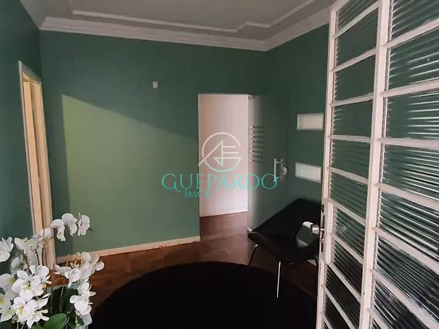 Casa com 330m² 5 quartos e 3 banheiros, à venda, no bairro Petrópolis em Londrina