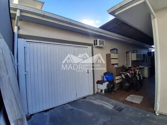 Casa com 300m² 4 quartos e 2 banheiros, à venda, no bairro Passa Vinte em Palhoça