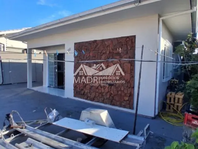 Casa com 300m² 4 quartos e 2 banheiros, à venda, no bairro Passa Vinte em Palhoça