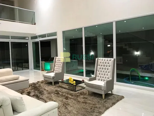 Casa com 1200m² 6 quartos e 8 banheiros, à venda, no bairro Condomínio Chácara Serimbura em São José dos Campos