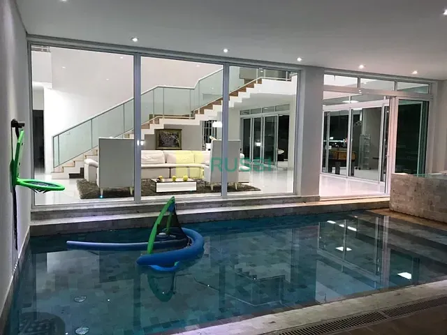 Casa com 1200m² 6 quartos e 8 banheiros, à venda, no bairro Condomínio Chácara Serimbura em São José dos Campos