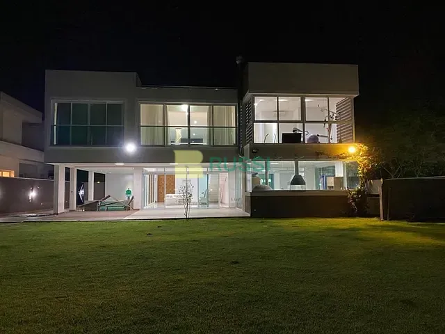 Casa com 1200m² 6 quartos e 8 banheiros, à venda, no bairro Condomínio Chácara Serimbura em São José dos Campos