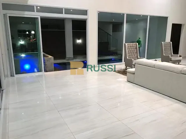 Casa com 1200m² 6 quartos e 8 banheiros, à venda, no bairro Condomínio Chácara Serimbura em São José dos Campos