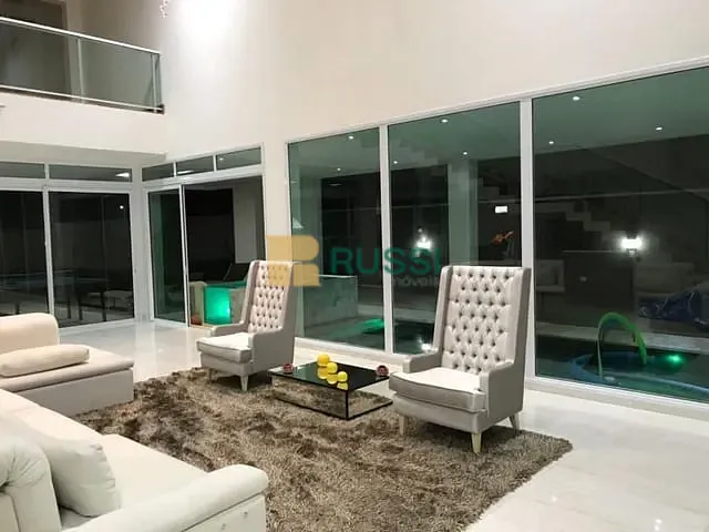 Casa com 1200m² 6 quartos e 8 banheiros, à venda, no bairro Condomínio Chácara Serimbura em São José dos Campos