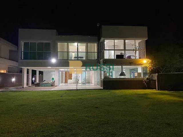 Casa com 1200m² 6 quartos e 8 banheiros, à venda, no bairro Condomínio Chácara Serimbura em São José dos Campos