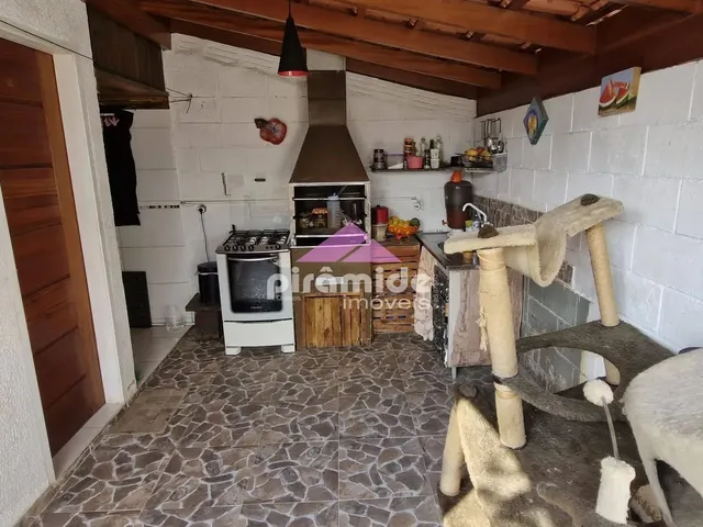 Casa com 100m² 2 quartos e 2 banheiros, à venda, no bairro Golfinhos em Caraguatatuba