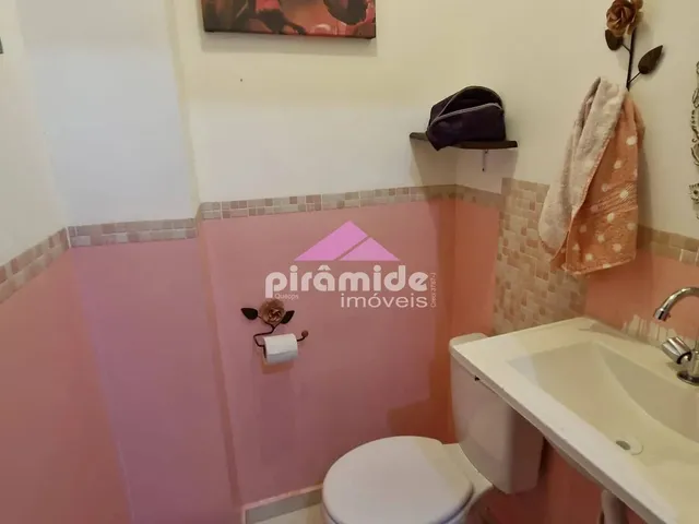 Casa com 100m² 2 quartos e 2 banheiros, à venda, no bairro Golfinhos em Caraguatatuba
