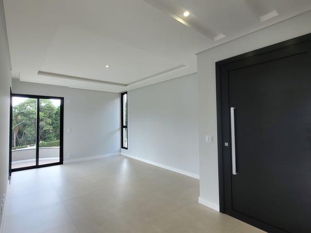 Casa com 345m² 5 quartos e 5 banheiros, à venda, no bairro Colônia Dona Luíza em Ponta Grossa