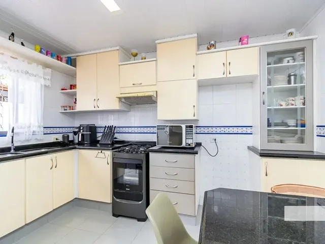 Casa 4 quartos e 4 banheiros, à venda, no bairro Jardim das Américas em Curitiba