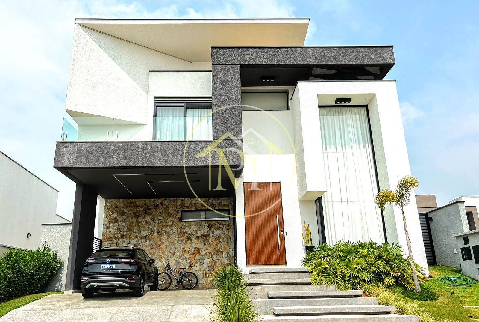 Casa à venda e aluguel com 4 quartos, 323m² - Foto 1