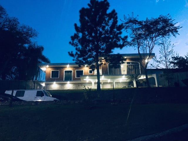 Casa com 1500m² 3 quartos e 3 banheiros, à venda, no bairro Morro Grande em Cotia