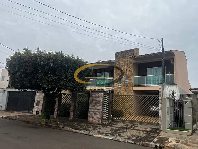 Casa com 363m² 3 quartos e 2 banheiros, à venda, no bairro Jardim Esperança em Londrina