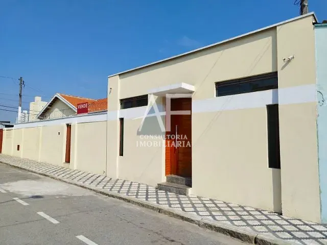 Casa à venda, no bairro Centro em Taubaté
