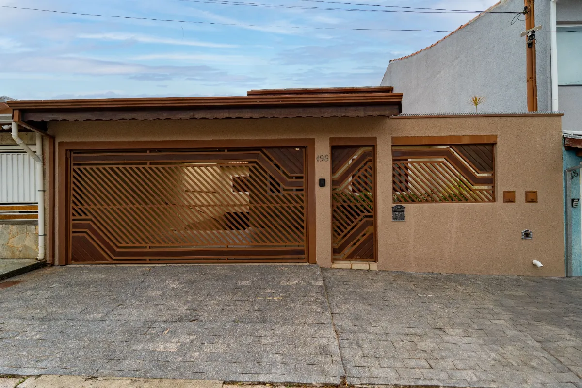 Casa para venda em Jardim Tannus com 4 quartos, sendo 2 suítes, 296m²
