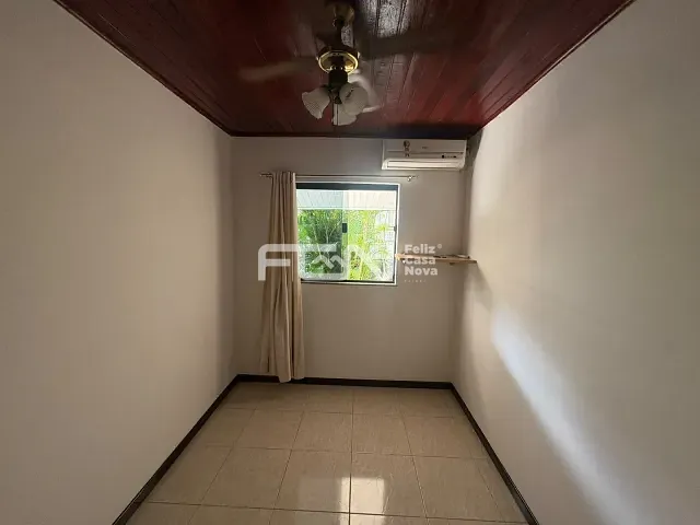 Casa com 208m² 7 quartos e 3 banheiros, para alugar, no bairro Gleba B em Camaçari