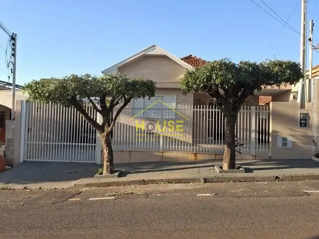Casa com 242m² 3 quartos e 2 banheiros, à venda, no bairro Centro em Fernandópolis