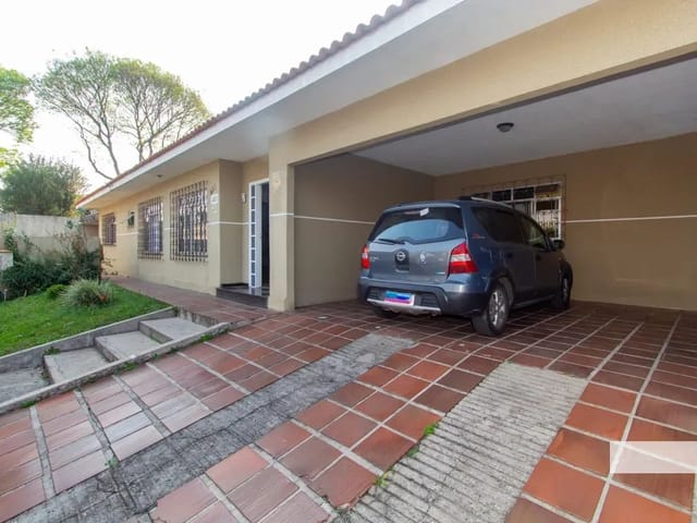 Casa 3 quartos e 4 banheiros, à venda, no bairro Uberaba em Curitiba