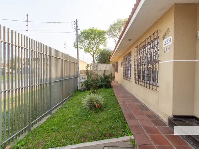 Casa 3 quartos e 4 banheiros, à venda, no bairro Uberaba em Curitiba