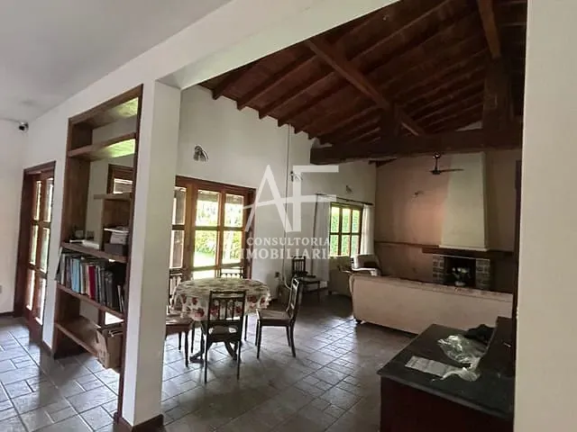 Casa com 1000m² 3 quartos e 3 banheiros, à venda, no bairro Nossa Senhora do Perpétuo Socorro em Pindamonhangaba