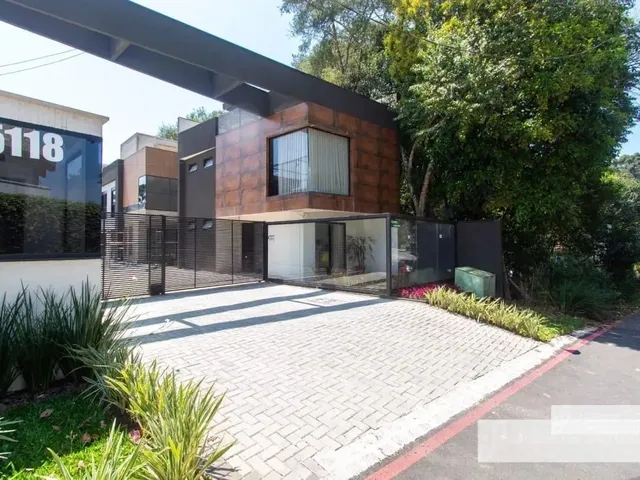 Casa 3 quartos e 5 banheiros, à venda, no bairro Santa Felicidade em Curitiba
