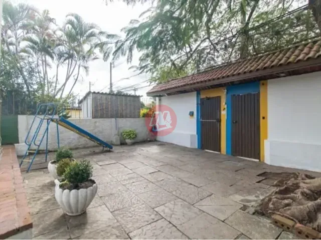 Casa com 800m², à venda ou para alugar, no bairro Vila Nova em Porto Alegre
