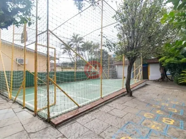 Casa com 800m², à venda ou para alugar, no bairro Vila Nova em Porto Alegre