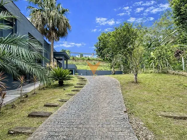 Casa 4 quartos e 5 banheiros, à venda, no bairro Granja Viana em Embu das Artes