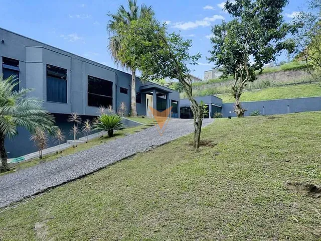 Casa 4 quartos e 5 banheiros, à venda, no bairro Granja Viana em Embu das Artes
