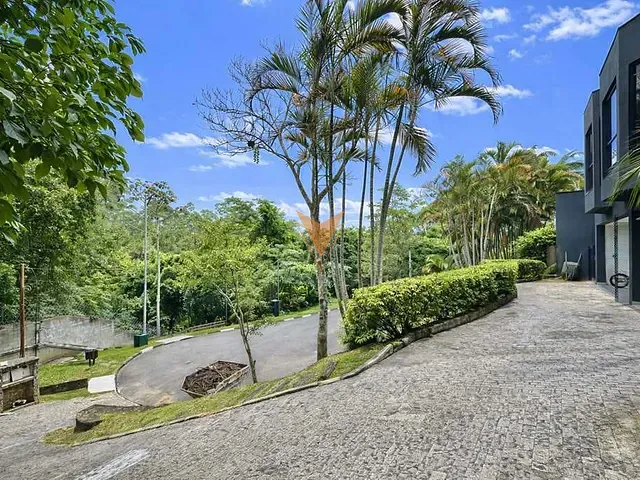 Casa 4 quartos e 5 banheiros, à venda, no bairro Granja Viana em Embu das Artes