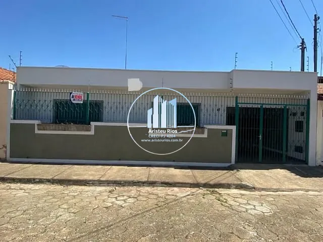 Casa com 144m² 3 quartos e 1 banheiro, à venda, no bairro Santa Cecília em Pouso Alegre
