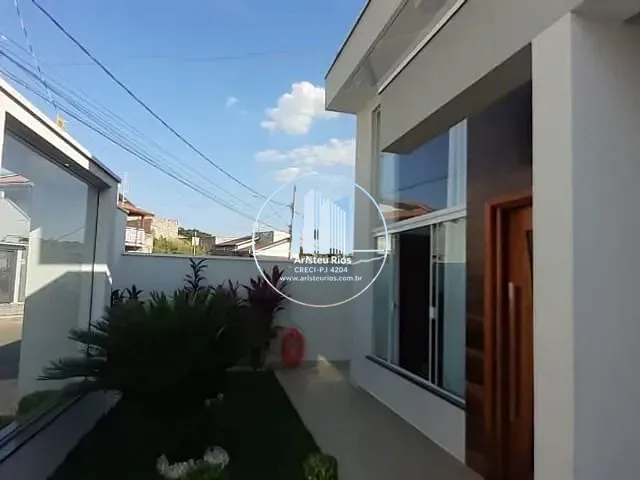Casa com 300m² 3 quartos e 4 banheiros, à venda, no bairro Colinas de Santa Bárbara em Pouso Alegre