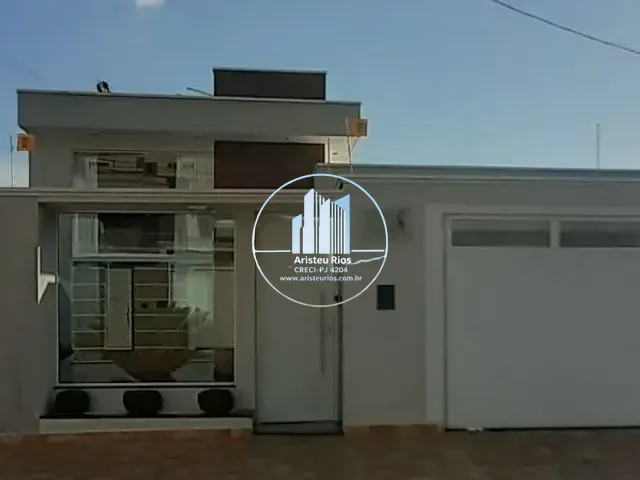 Casa com 300m² 3 quartos e 4 banheiros, à venda, no bairro Colinas de Santa Bárbara em Pouso Alegre