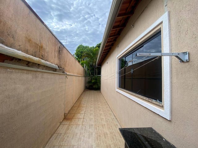 Casa 3 quartos e 1 banheiro, para alugar, no bairro Parque Universitário em São João da Boa Vista