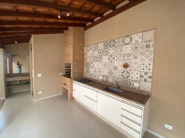 Casa 3 quartos e 1 banheiro, para alugar, no bairro Parque Universitário em São João da Boa Vista