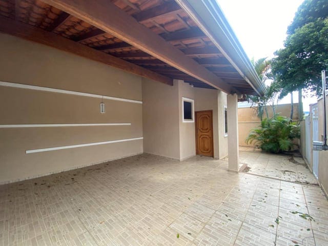 Casa 3 quartos e 1 banheiro, para alugar, no bairro Parque Universitário em São João da Boa Vista