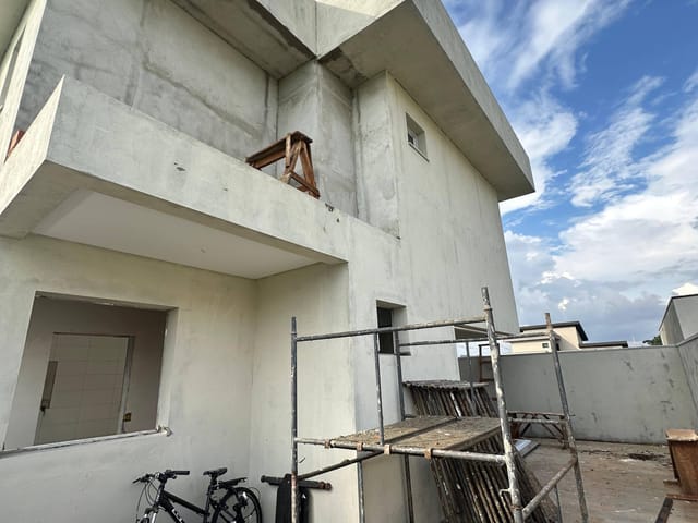 Casa com 233m² 4 quartos e 5 banheiros, à venda, no bairro Uvaranas em Ponta Grossa