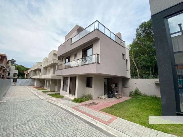 Casa 3 quartos e 7 banheiros, à venda, no bairro Santa Felicidade em Curitiba