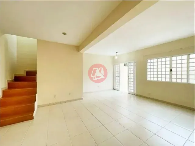 Casa 2 quartos e 2 banheiros, para alugar, no bairro Teresópolis em Porto Alegre