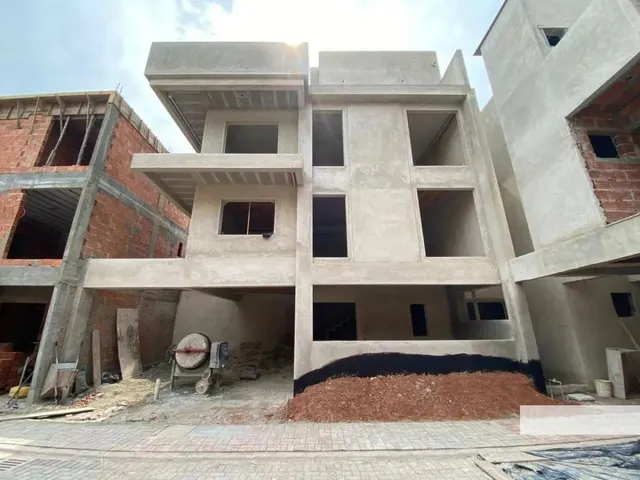 Casa 3 quartos e 5 banheiros, à venda, no bairro Santa Felicidade em Curitiba