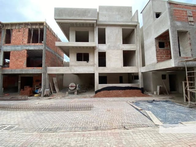 Casa 3 quartos e 5 banheiros, à venda, no bairro Santa Felicidade em Curitiba
