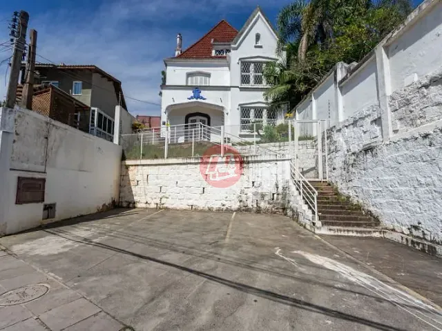 Casa para alugar, no bairro Rio Branco em Porto Alegre