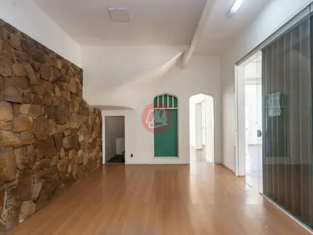 Casa para alugar, no bairro Rio Branco em Porto Alegre