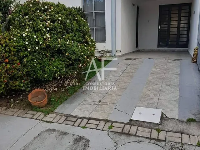 Casa 2 quartos e 2 banheiros, à venda, no bairro Parque Santo Antônio em Taubaté