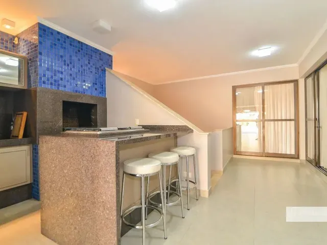 Casa 4 quartos e 7 banheiros, à venda, no bairro Jardim das Américas em Curitiba