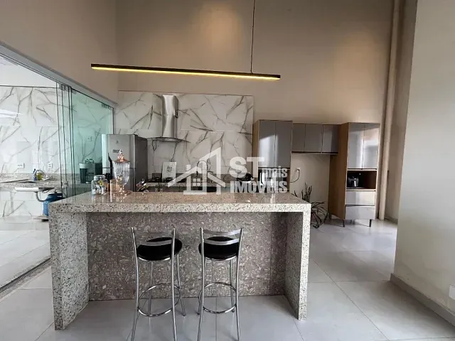 Sobrado com 160m² 3 quartos e 1 banheiro, à venda, no bairro Jardim Heloisa em Andradas