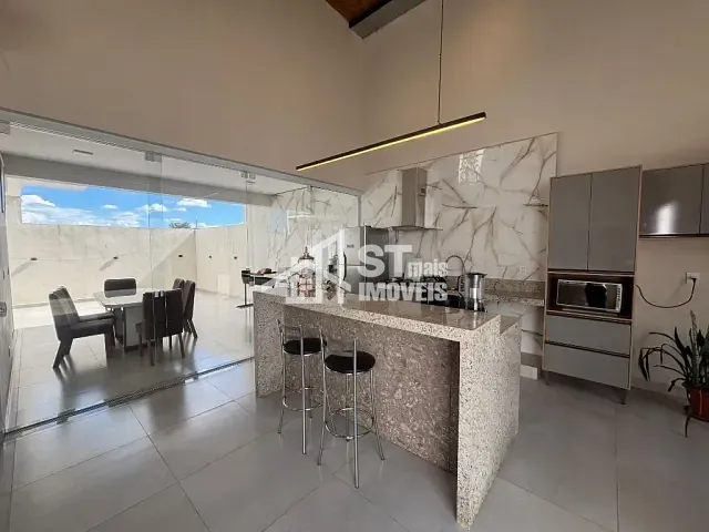 Sobrado com 160m² 3 quartos e 1 banheiro, à venda, no bairro Jardim Heloisa em Andradas