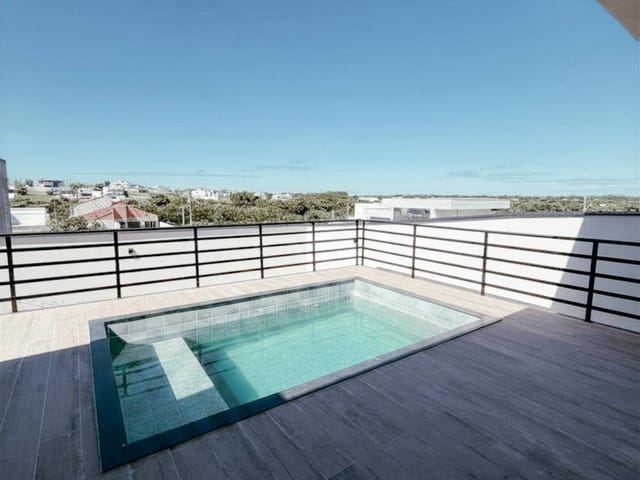 Casa 3 quartos e 4 banheiros, à venda, no bairro Alphaville em Rio das Ostras
