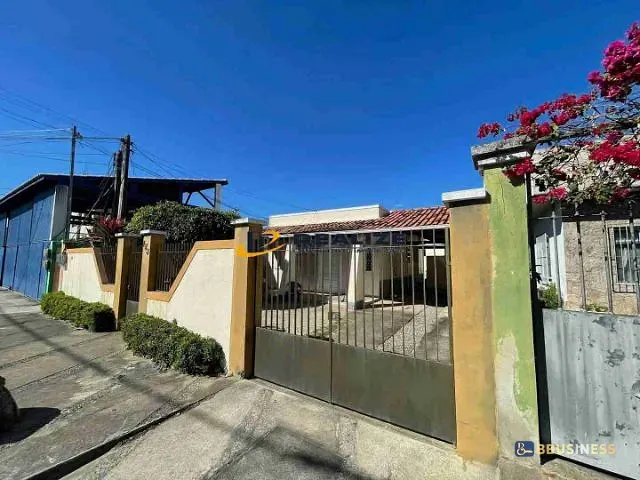 Casa 3 quartos e 2 banheiros, à venda, no bairro Parque Califórnia em Campos dos Goytacazes