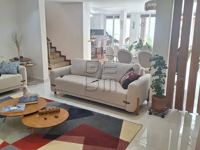 Casa com 300m² 3 quartos e 3 banheiros, à venda, no bairro Universitário em Londrina