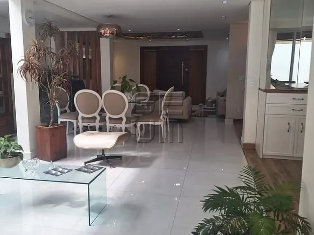 Casa com 300m² 3 quartos e 3 banheiros, à venda, no bairro Universitário em Londrina